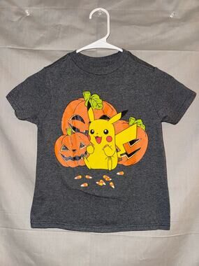 Pokémon Pikachu Halloween Pumpkin Jack-O-Lantern Kids Gray T-Shirt, Size XS